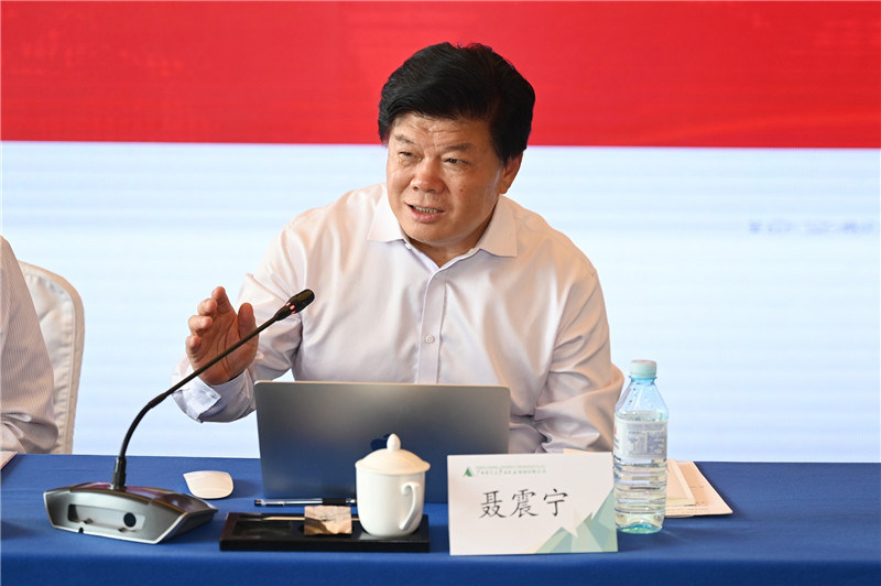 06 韜奮基金會(huì )理事長(cháng)、中國出版協(xié)會(huì )副理事長(cháng)聶震寧作主旨演講（李顯楊 攝）.jpg