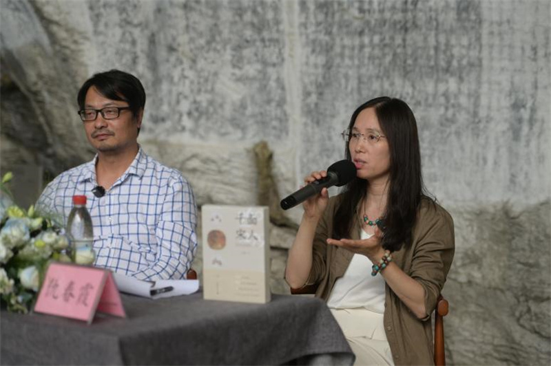 吳鉤、仇春霞在進(jìn)行分享.jpg