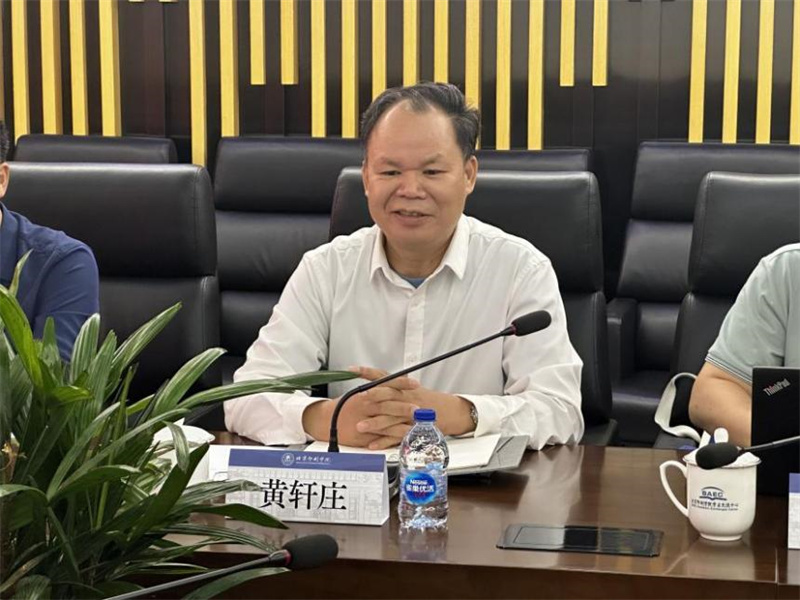 集團黨委書(shū)記、董事長(cháng)黃軒莊在會(huì )上發(fā)言.jpg