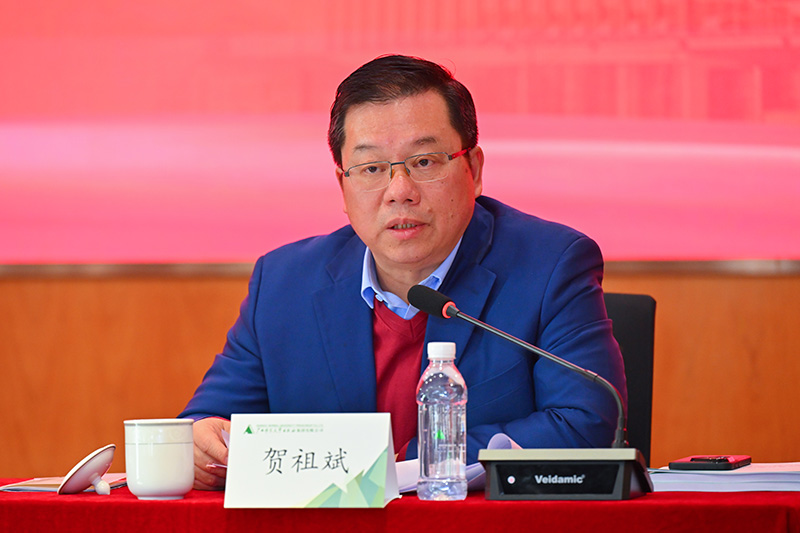 3.校黨委書(shū)記、校編審委員會(huì )主任委員賀祖斌作總結講話(huà).jpg