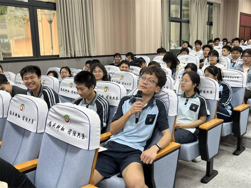 同學(xué)們積極參與互動(dòng)（廖思宇 攝）.jpg