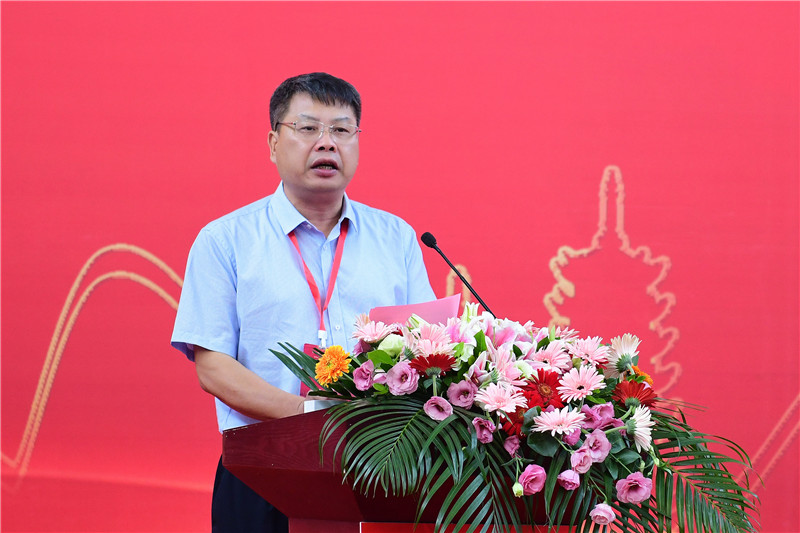 廣西師范大學(xué)出版社黨委書(shū)記、董事長(cháng)張藝兵致辭 李顯楊 攝.JPG