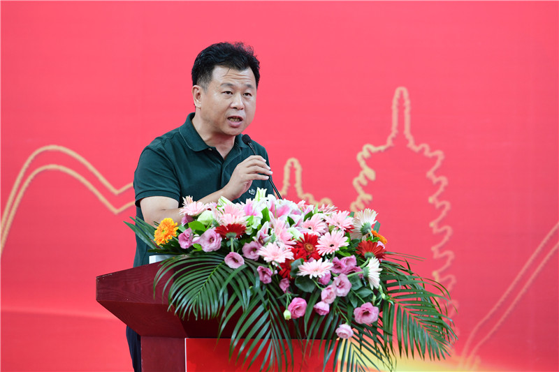 中國美術(shù)發(fā)行專(zhuān)業(yè)委員會(huì )第五屆委員會(huì )副主任委員、福建美術(shù)出版社社長(cháng)兼總編輯郭武致辭 李顯楊 攝.JPG