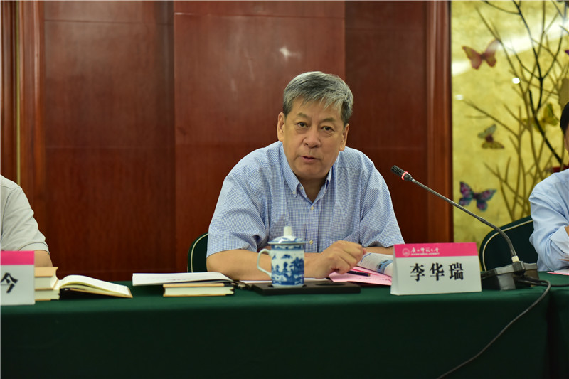 首都師范大學(xué)歷史學(xué)院教授、教育部長(cháng)江學(xué)者特聘教授李華瑞發(fā)言（郭倩 攝）.JPG