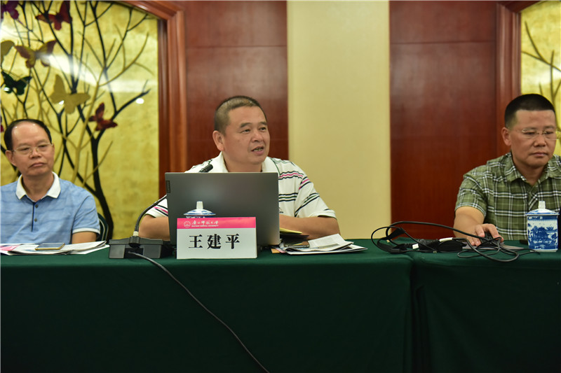 廣西社會(huì )科學(xué)院文化研究所所長(cháng)、研究員王建平發(fā)言（郭倩 攝）.JPG