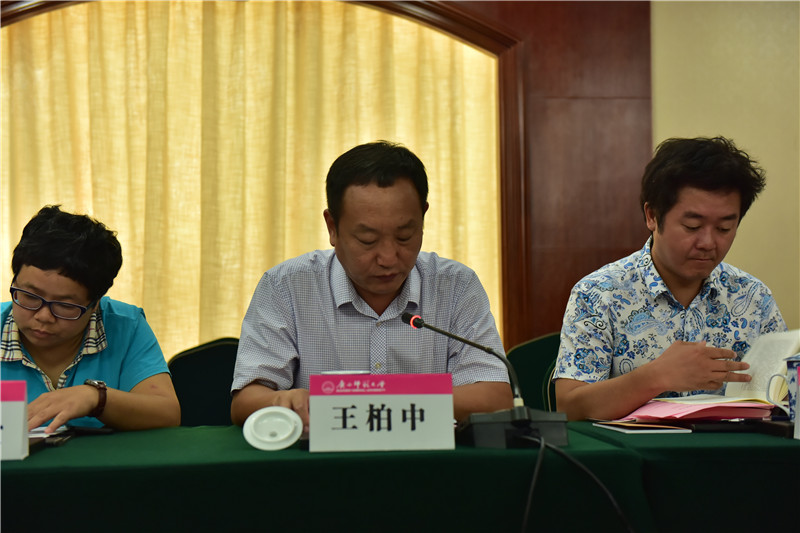 廣西民族大學(xué)社會(huì )與發(fā)展學(xué)院院長(cháng)、教授王柏中發(fā)言（郭倩 攝）.JPG