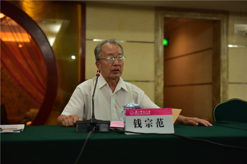 廣西師范大學(xué)歷史文化與旅游學(xué)院教授、《廣西通史》第六卷清代卷（1644—1840）負責人錢(qián)宗范發(fā)言（郭倩 攝）.JPG