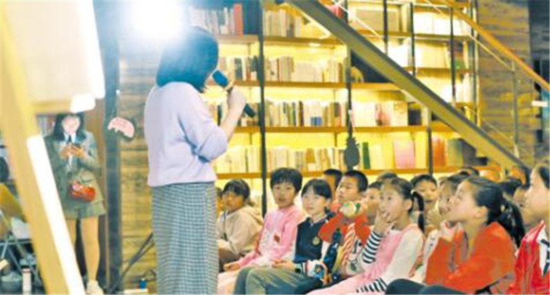 獨秀書(shū)房·旗艦店領(lǐng)讀人劇場(chǎng)讀劇會(huì )。 蔣正春 攝.jpg