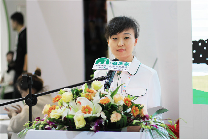 桂林魔法象文化傳播有限公司副總經(jīng)理、運營(yíng)總監，廣西師范大學(xué)出版社馬來(lái)西亞分社社長(cháng)黃安然致辭 （馮彥中 攝）.jpg