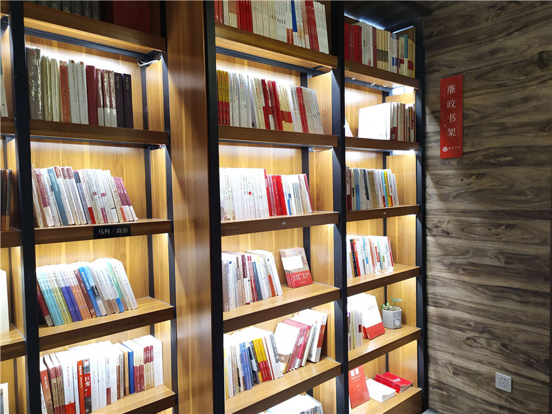 2獨秀書(shū)房“廉政書(shū)架”（孟彥名攝）.jpg