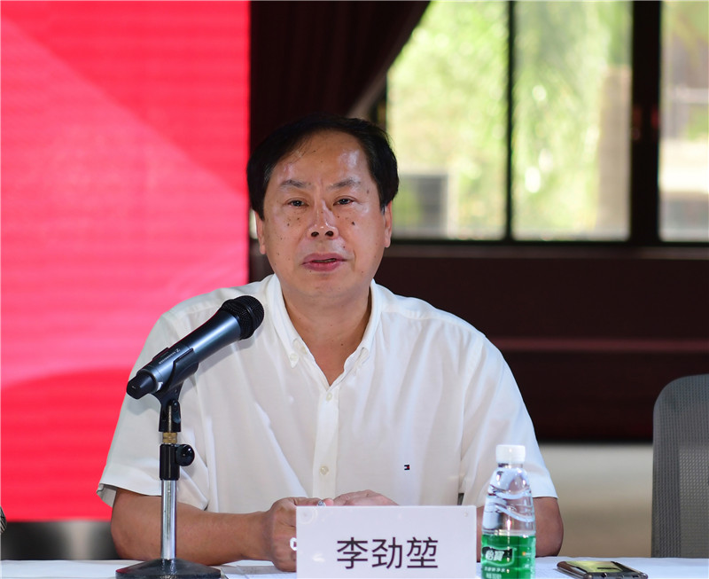 2中國美術(shù)家協(xié)會(huì )副主席、廣東省文聯(lián)主席、廣東省美術(shù)家協(xié)會(huì )主席、廣州美術(shù)學(xué)院院長(cháng)李勁堃致辭（秦念 攝）.JPG