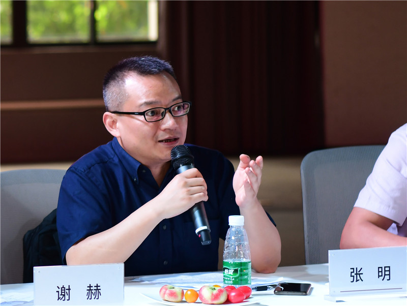 廣西師范大學(xué)出版社美術(shù)館館長(cháng)、美術(shù)分社總編輯張明出席簽約儀式（秦念 攝）.JPG